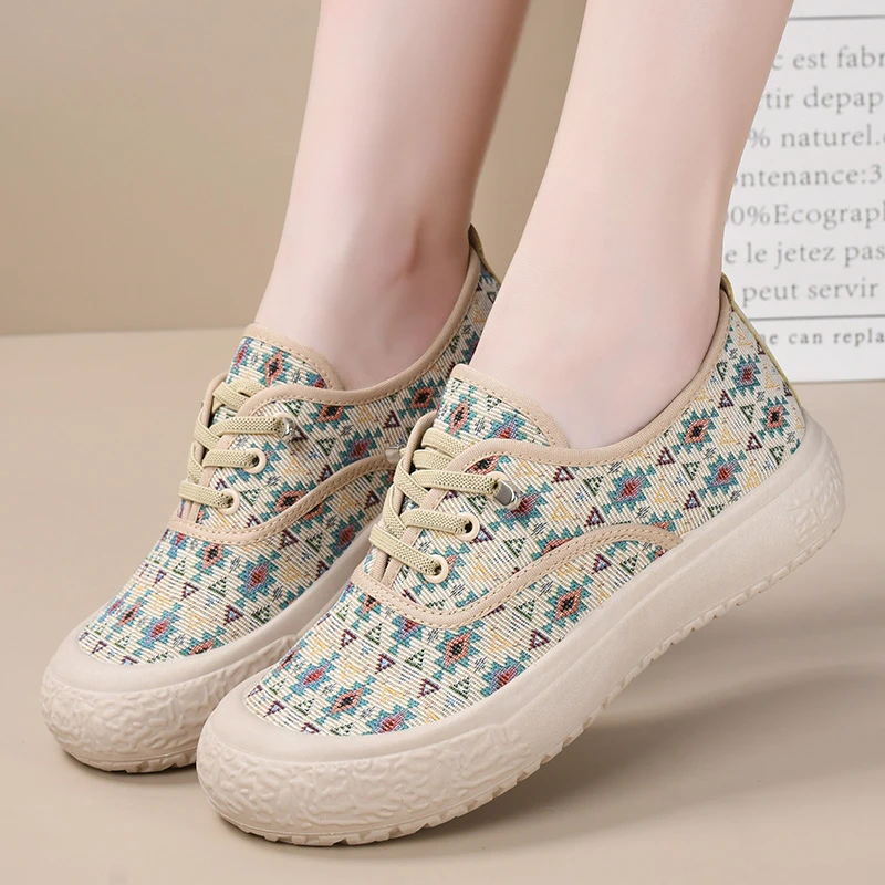 春秋新款老北京布鞋女透气休闲妈妈鞋软底防滑一脚蹬女士厚底单鞋