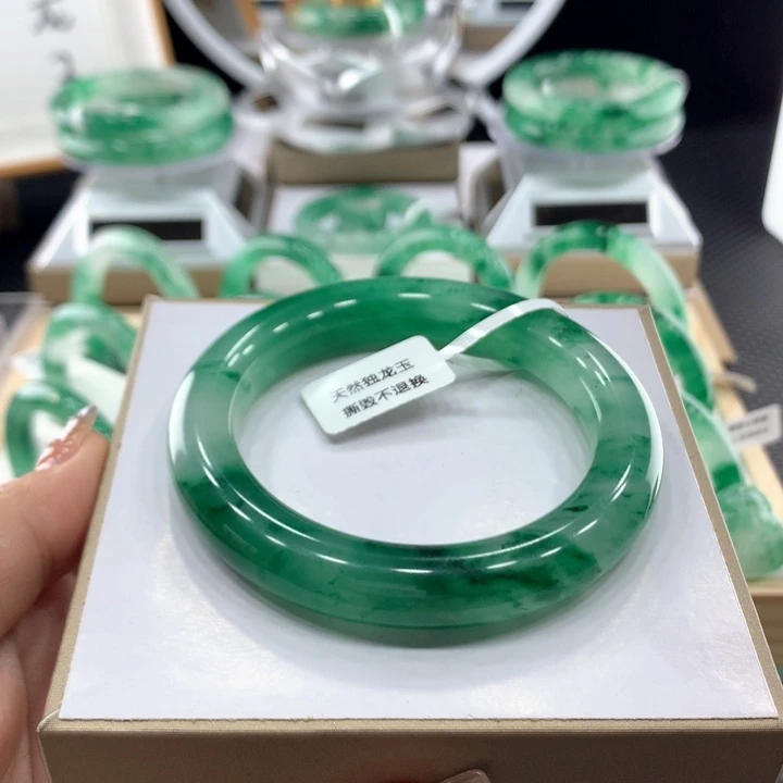 石英质玉手镯未镶嵌历****馆