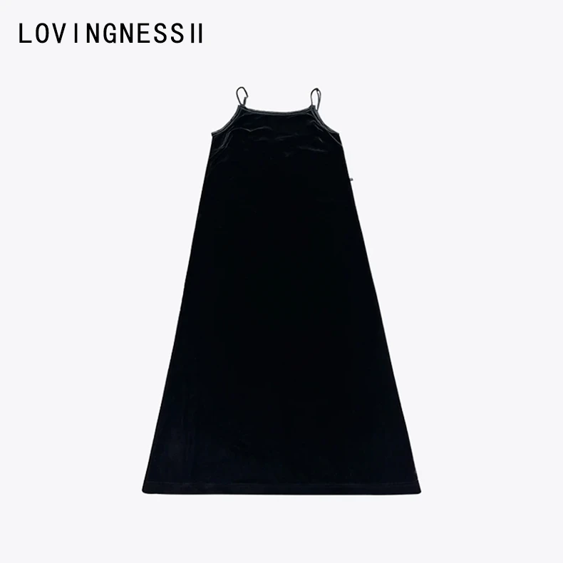 2024年早春新款小众设计复古极简纯色丝绒吊带连衣裙显瘦长裙女