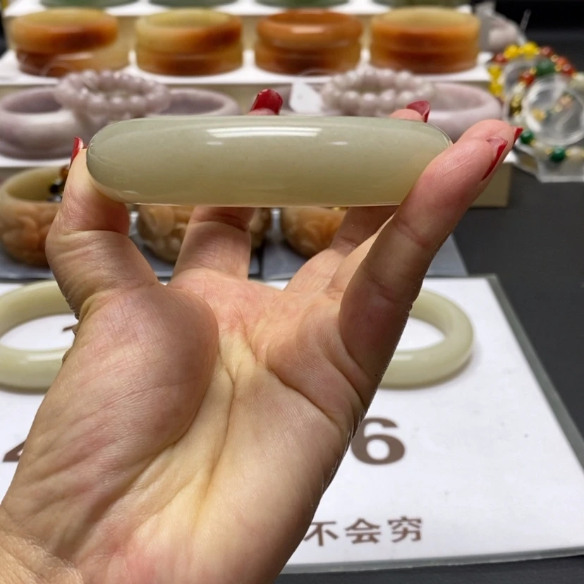 【闪购商品】石英质玉手镯未镶嵌蒙**火