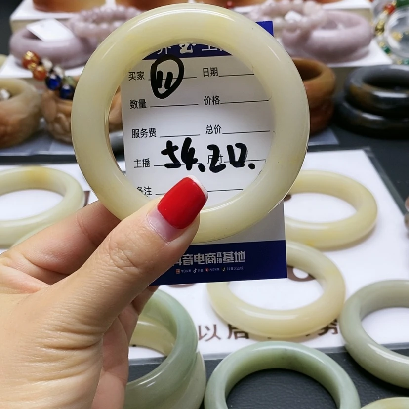 【闪购商品】石英质玉手镯未镶嵌