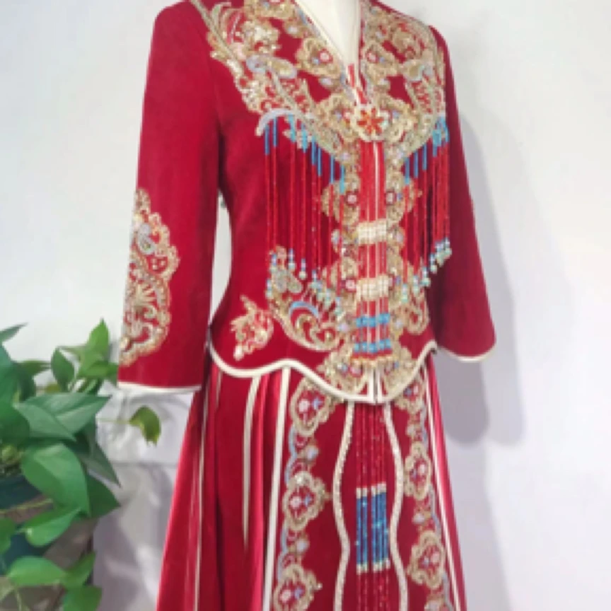 高端新娘丝绒秀禾服2023新款中式高级气质奢华V领出阁婚服显瘦款