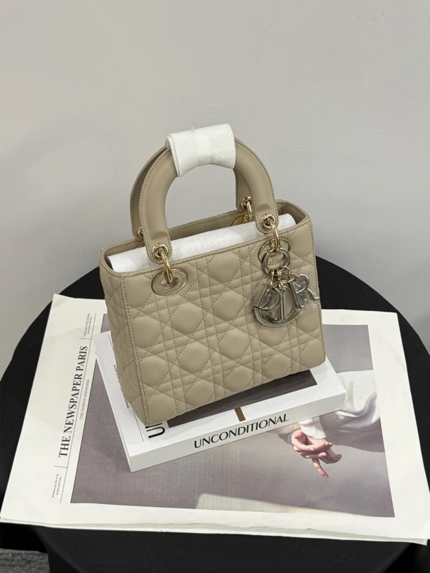 全新未使用 DIOR/迪奥 【24年新品】四格戴妃沙色 大全套 拍下送检
