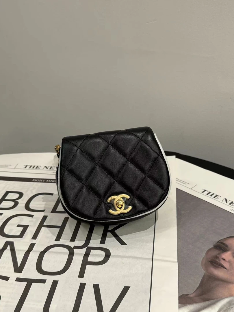 全新未使用 Chanel/香奈儿 mini马鞍包小废包 拍送中检