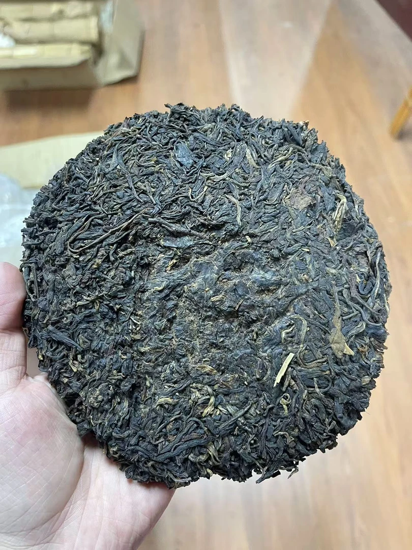 2000年海鑫堂易武麻黑   普洱生茶  以实物为准