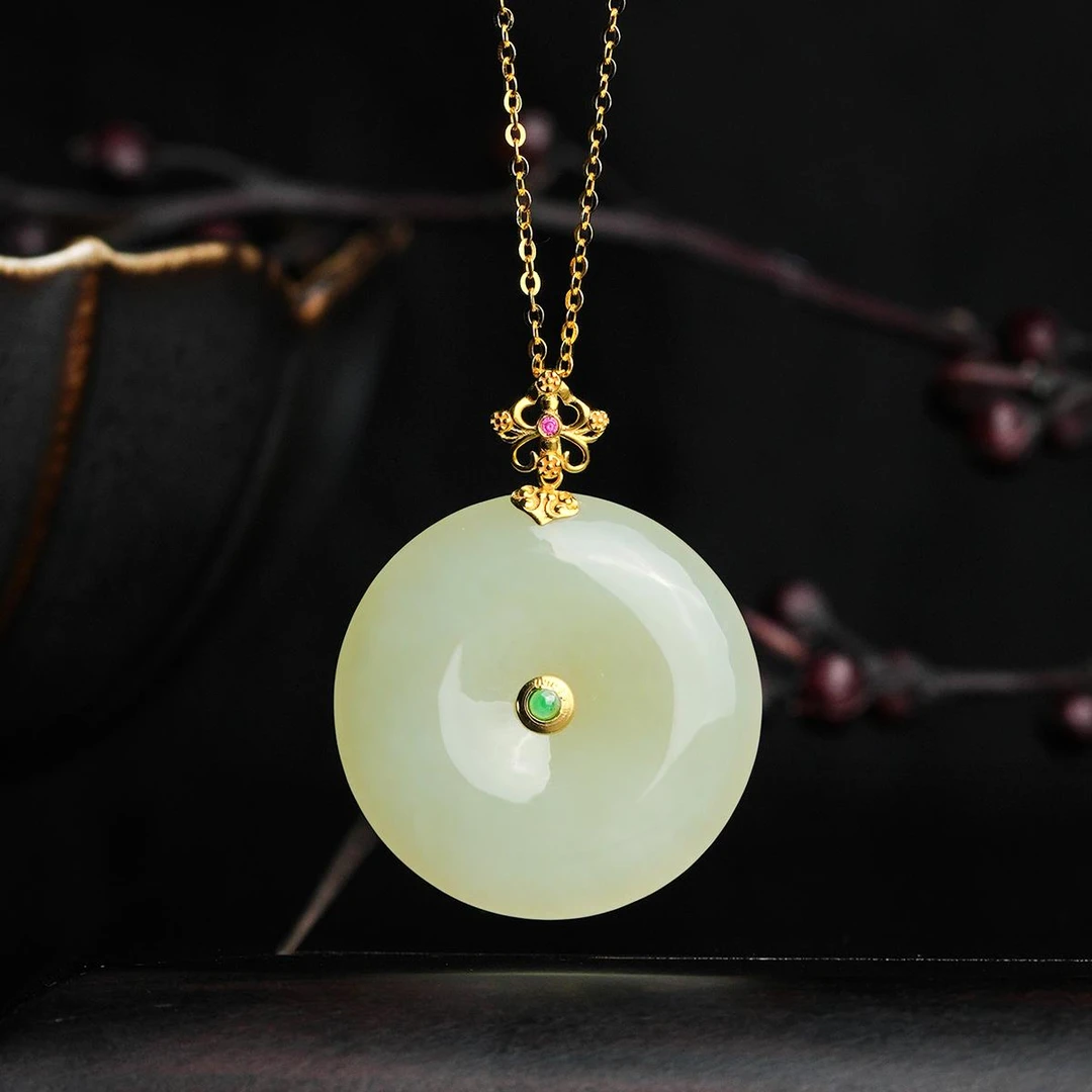 老鳯祥和田玉 18K平安扣吊坠 项链 多样性发一件 D11356