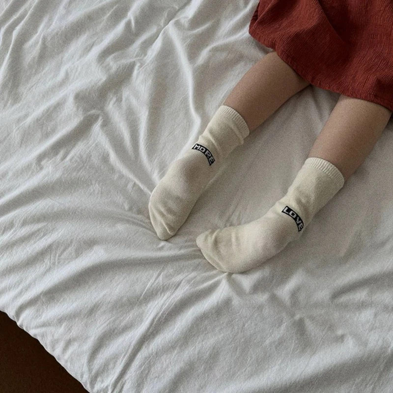 2025秋季新品儿童袜子中性男童女童中大童短袜-字母love