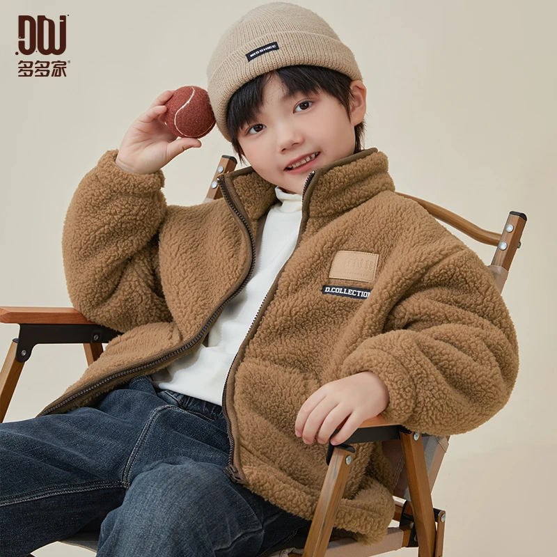 多多家8355童装冬季新款男童中大童多标饰颗粒绒保暖厚外套