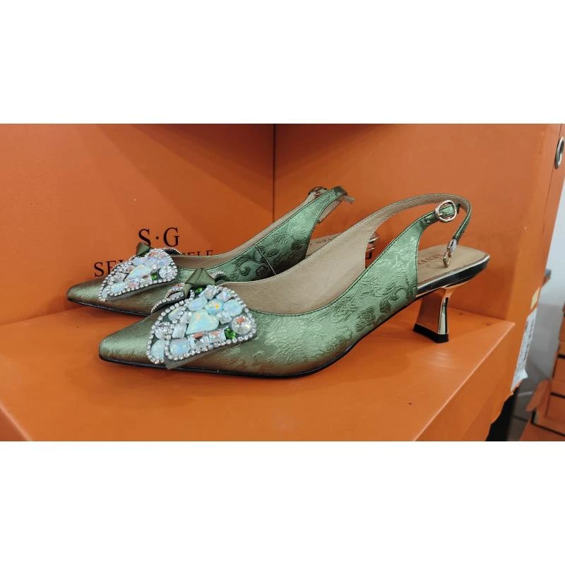 【2024夏季新款】轻奢 气质  百搭羊皮尖头外穿 时尚凉鞋 D17