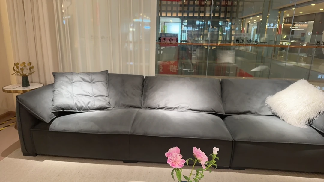 大象耳朵沙发麂皮磨砂布手感摸上去亲肤，布面防滑容易清洗