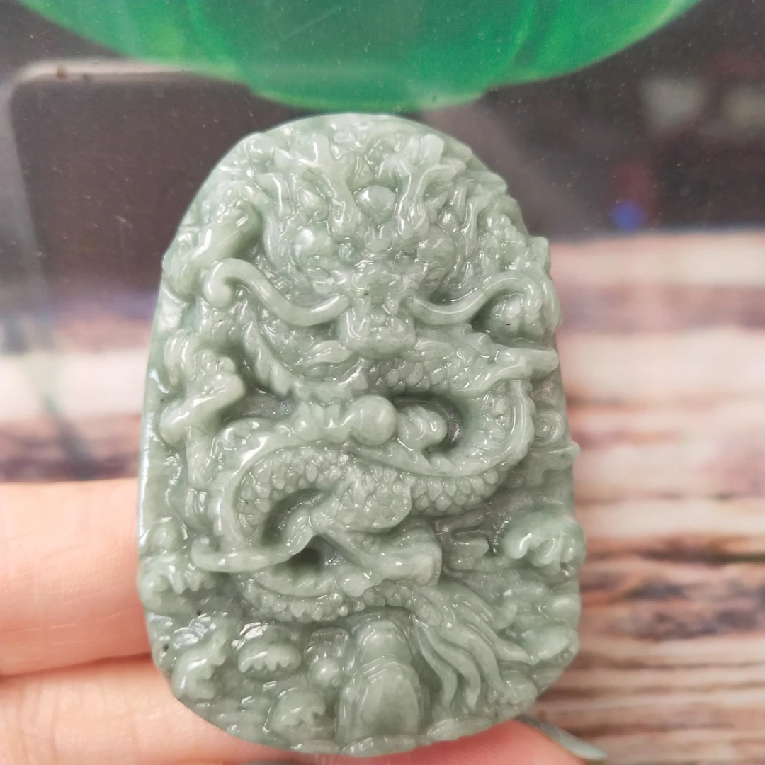 天然翡翠龙腾四海吊坠