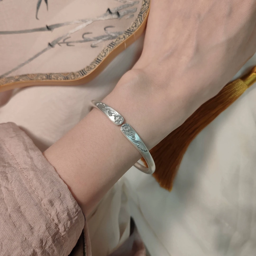 足银手镯 足银999复古文艺简约款扶摇梅花手镯【克重约30.4克左右】