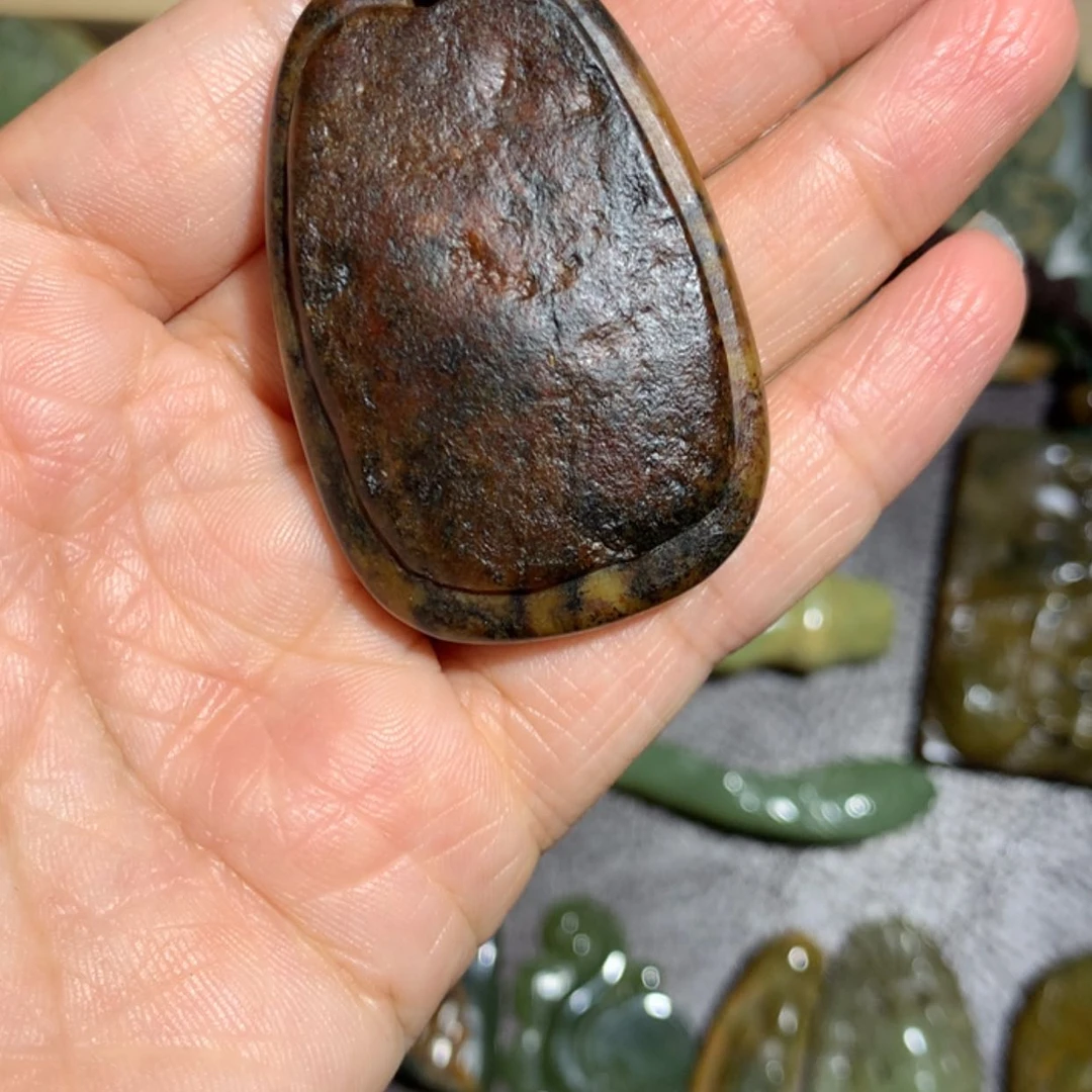 【闪购商品】岫岩河磨玉（透闪石质玉）颈饰未镶嵌阿****饰