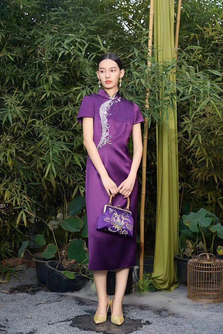 170116紫色中长款气质优雅修身时尚旗袍喜妈妈上台装喜婆婆迎亲服