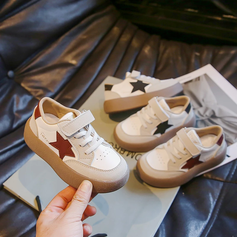 女童鞋子儿童板鞋星星低帮休闲鞋春季新款软底中童学生皮面运动鞋