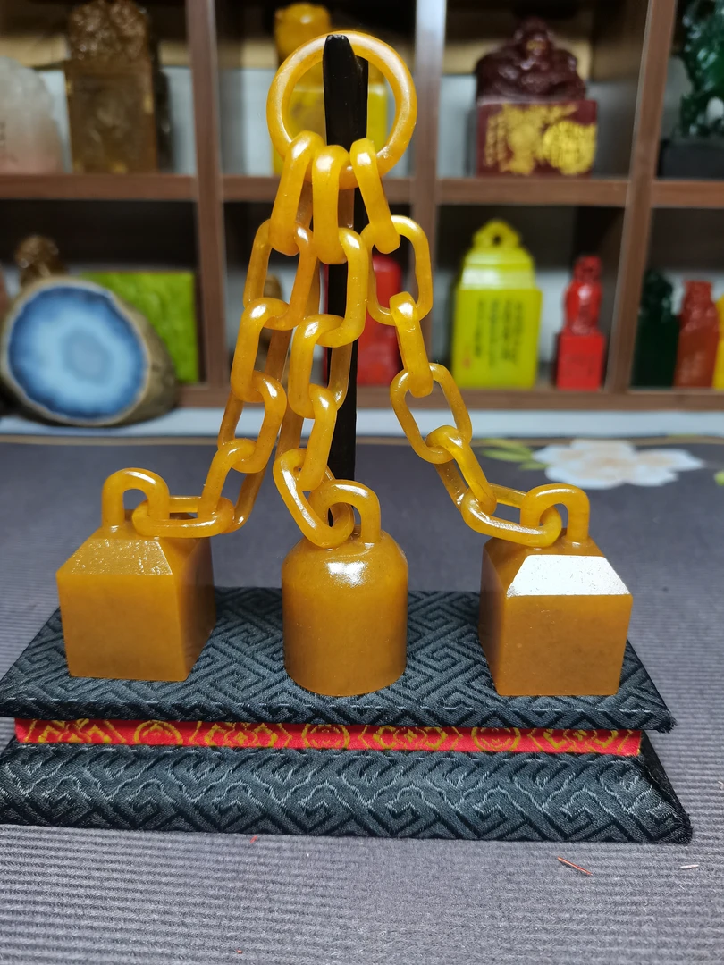 寿山石老田黄三连章