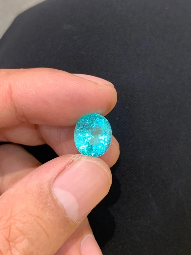 8克拉天然帕拉伊巴碧玺