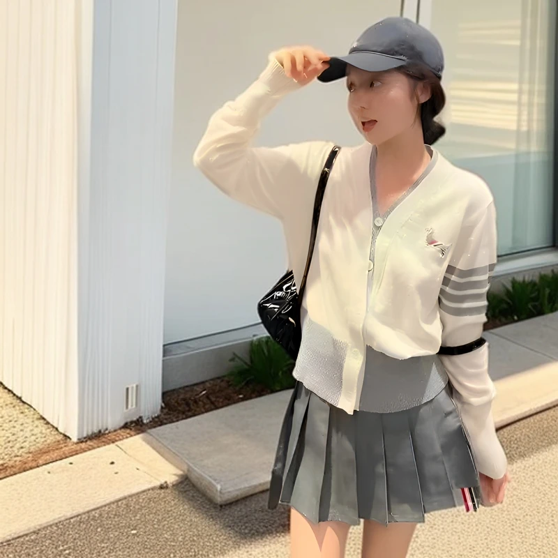 香港潮牌韩版假两件小狗开衫女学院秋季v领纽扣四道杠针织洋气女