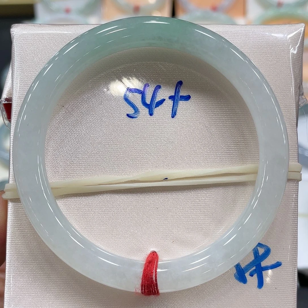 翡翠手镯未镶嵌翡翠手镯