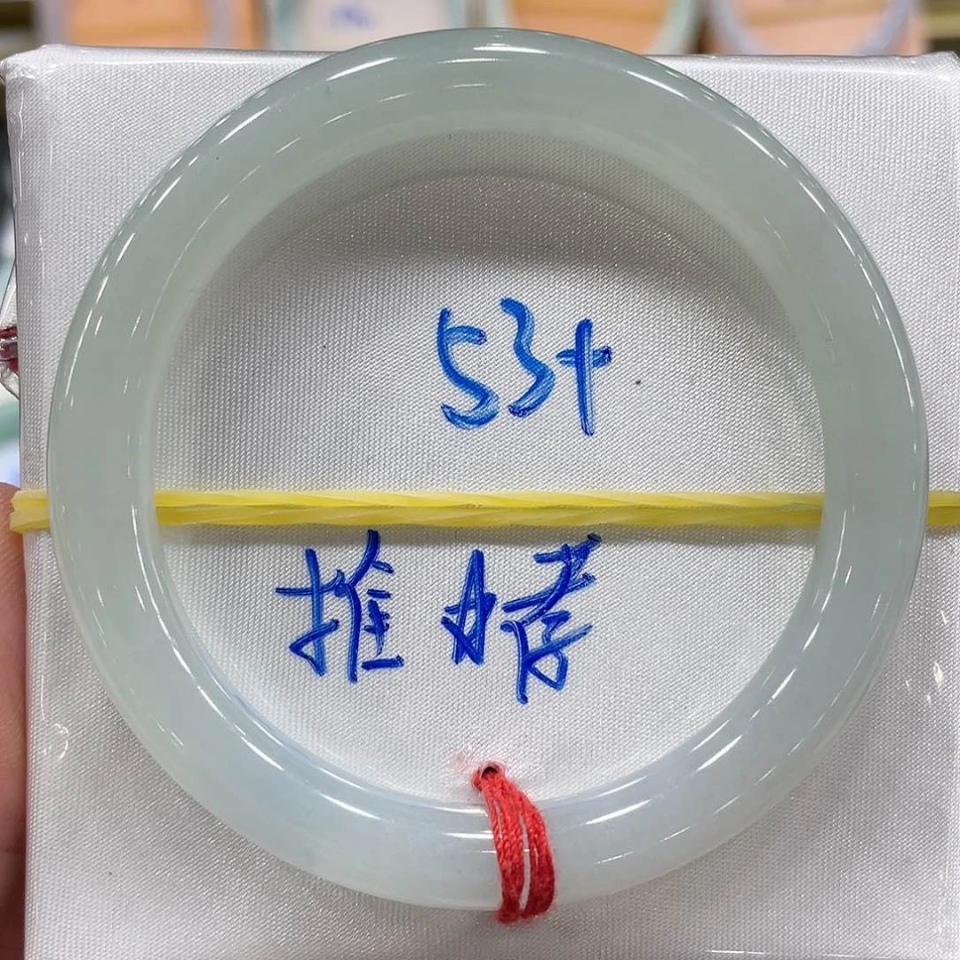 翡翠手镯未镶嵌翡翠手镯