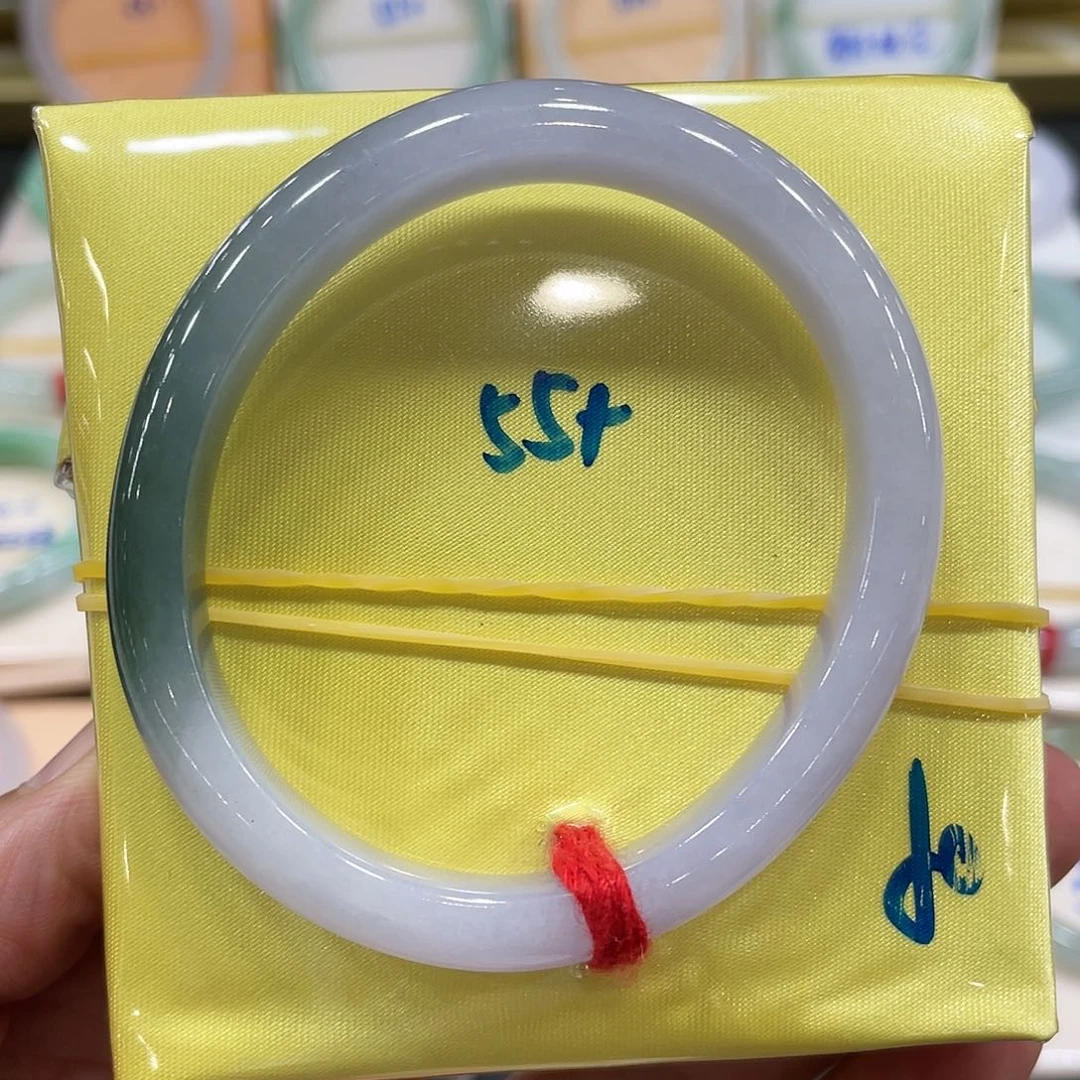 翡翠手镯未镶嵌翡翠手镯