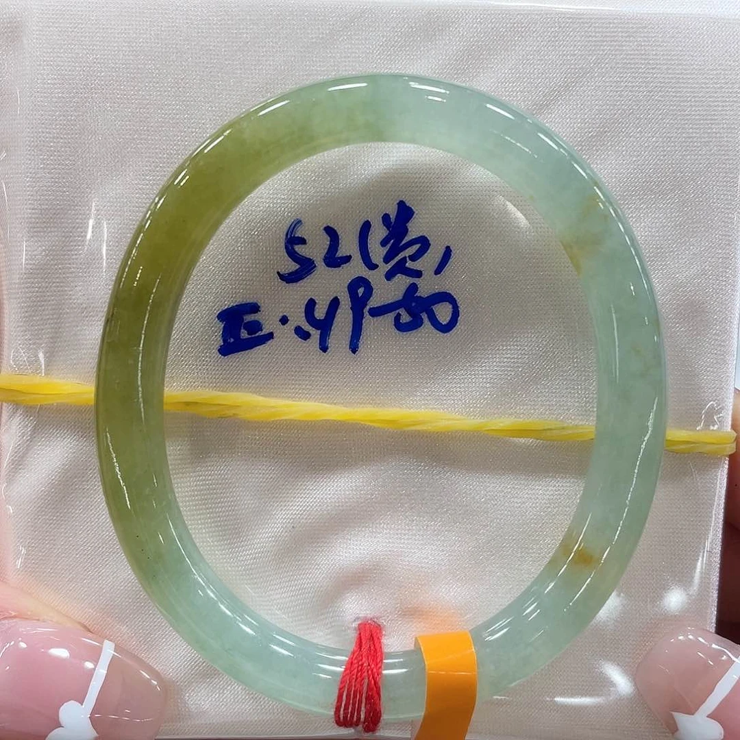 翡翠手镯未镶嵌翡翠手镯