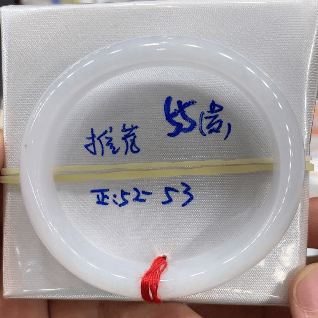 翡翠手镯未镶嵌翡翠
