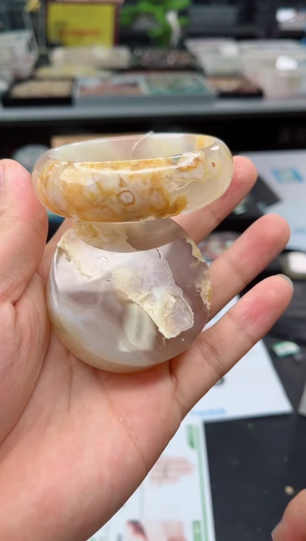 【闪购商品】石英质玉手镯未镶嵌58圈口 （不退不换）3538778