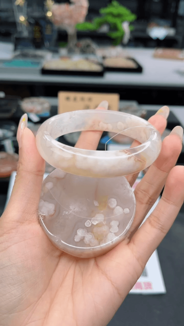 【闪购商品】石英质玉手镯未镶嵌61圈口（赠品镯心）1428214