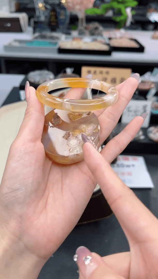 【闪购商品】石英质玉手镯未镶嵌54圈口（赠品镯心）6411118