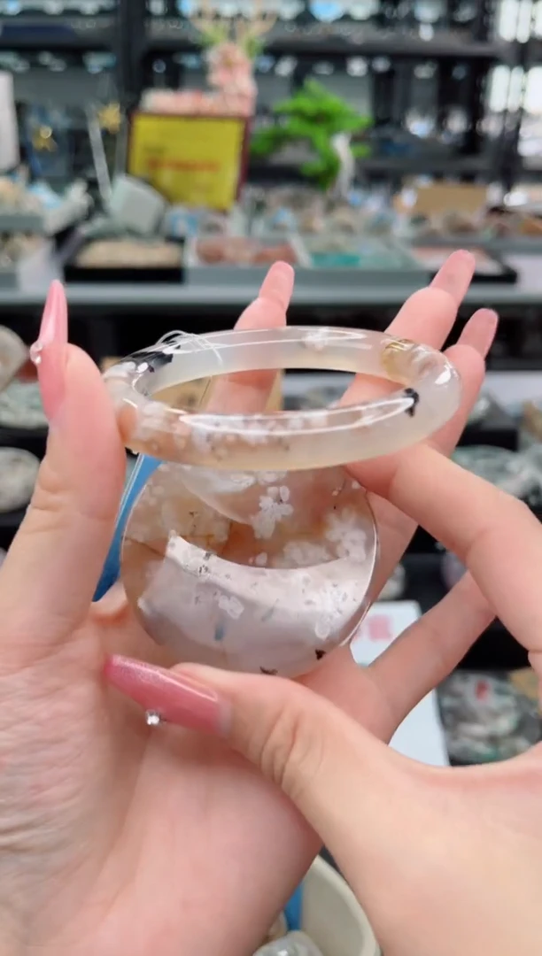 【闪购商品】石英质玉手镯未镶嵌56圈口（赠品镯心）6236151