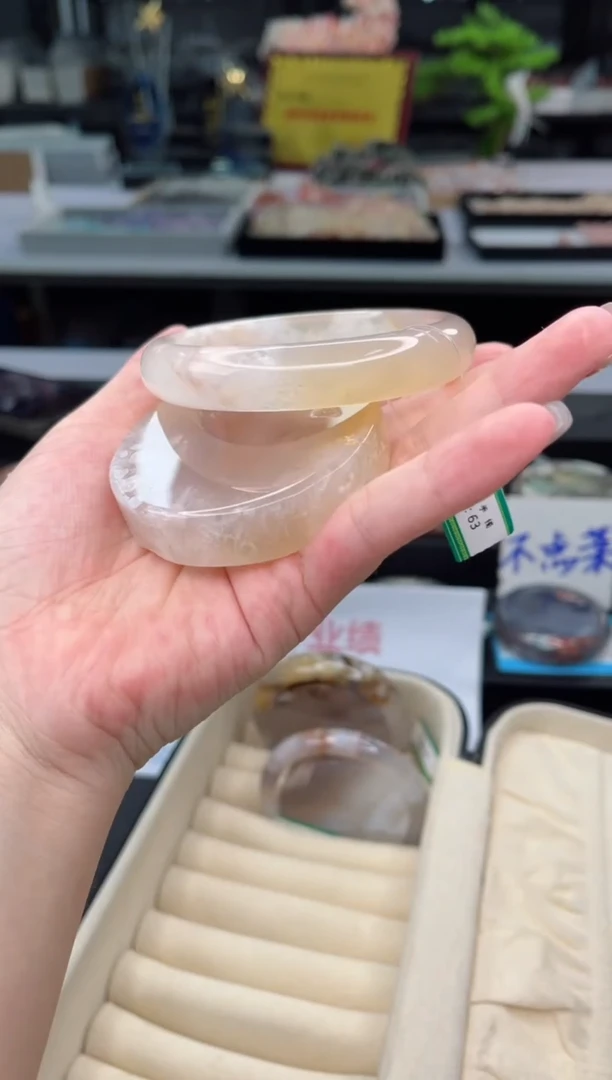 【闪购商品】石英质玉手镯未镶嵌63圈口（赠品镯心）1443419