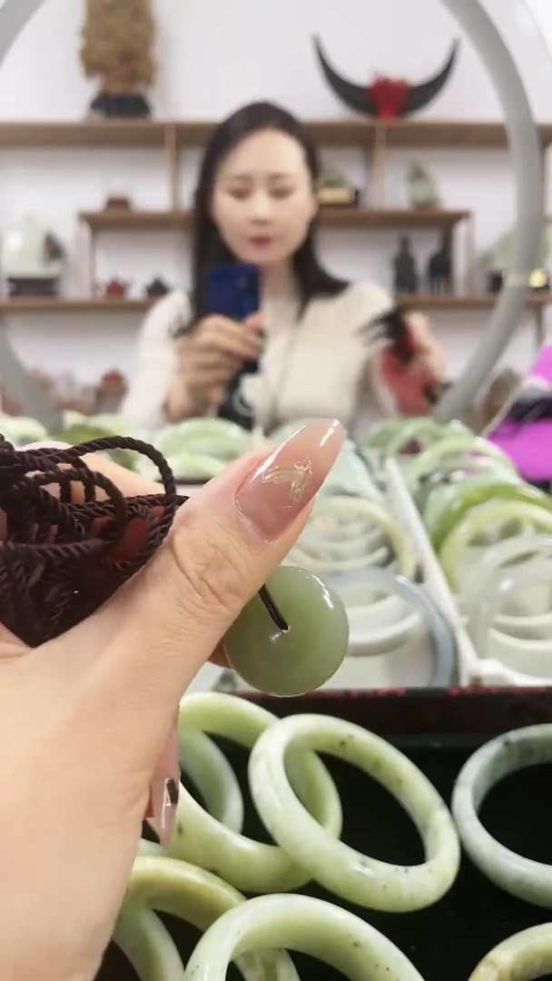 【闪购商品】石英质玉吊坠(赠链)未镶嵌平安扣