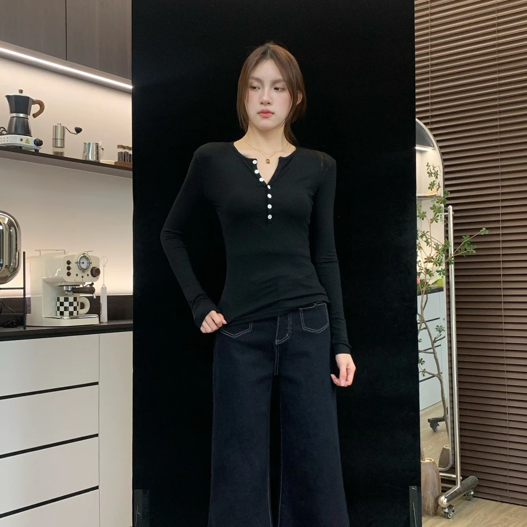 肚子240333半排扣修身长袖打底衫女内搭秋气质高级感正肩T恤