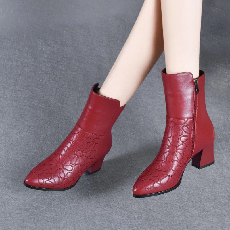 头层压花牛皮保暖中筒皮靴2025年秋冬季新款尖头中跟民族风女靴子