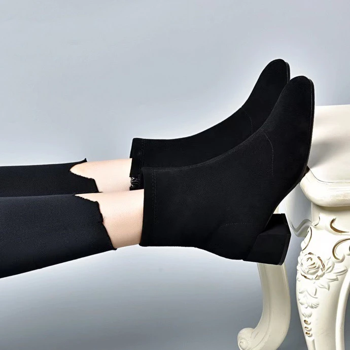 真皮磨砂短靴2025新款秋冬季粗跟圆头绒面瘦瘦靴中跟短筒时装单靴