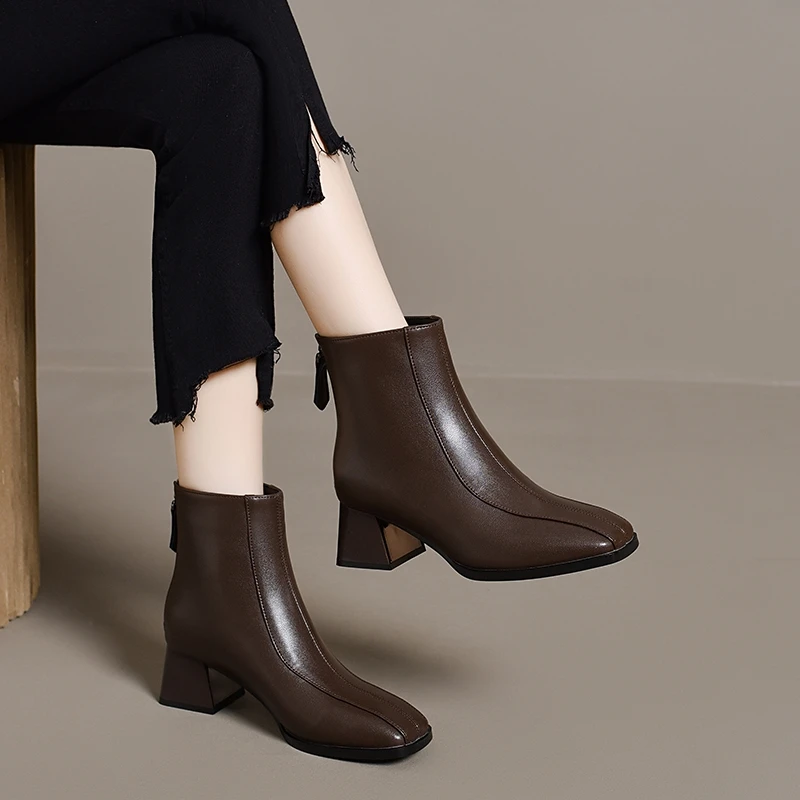 2025年冬季时尚百搭皮靴方头粗跟牛皮软底高跟舒适气质时装短靴