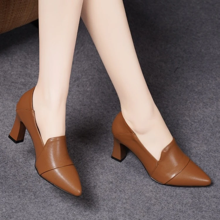 单鞋女春秋软皮夏季女鞋中跟小皮鞋2025年秋季新款尖头粗跟高跟鞋