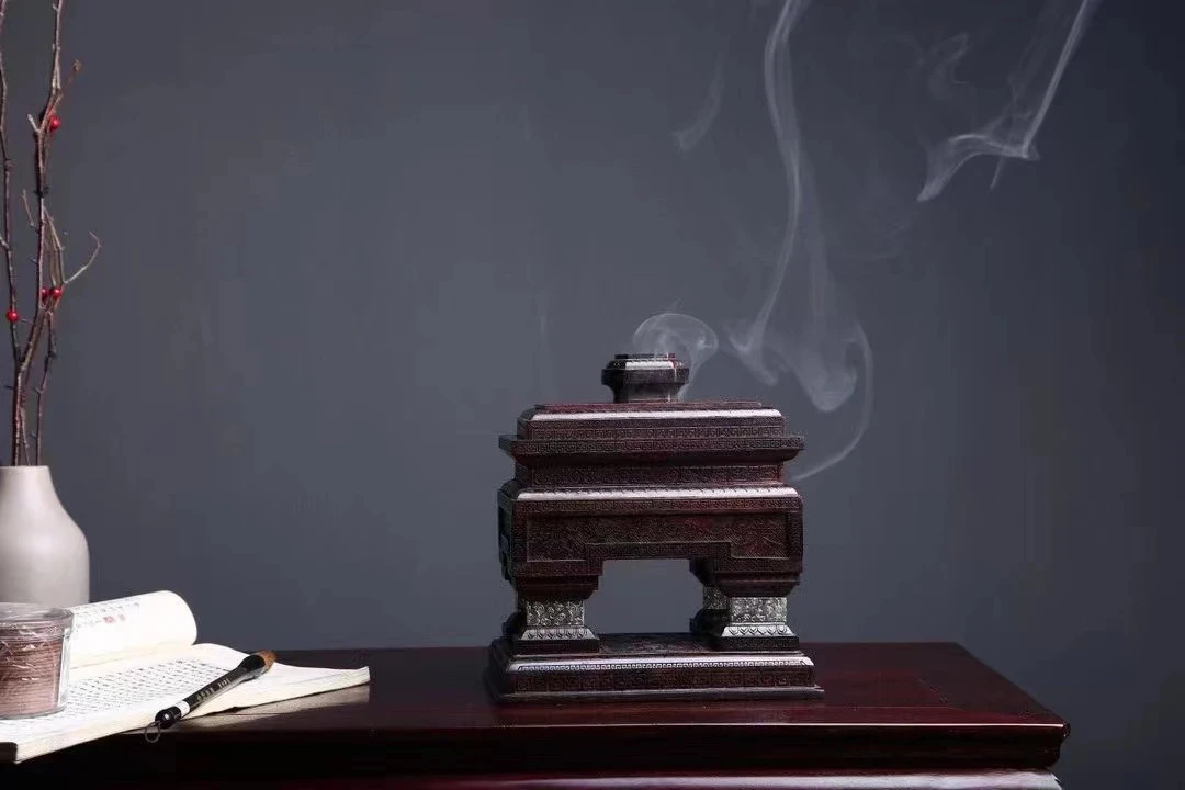 红酸枝宝鼎长四足香炉