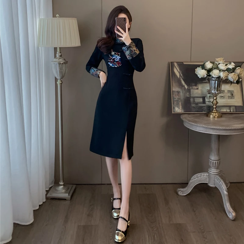 新中式国风气质黑色连衣裙女春季2025新款高级感收腰复古刺绣裙子