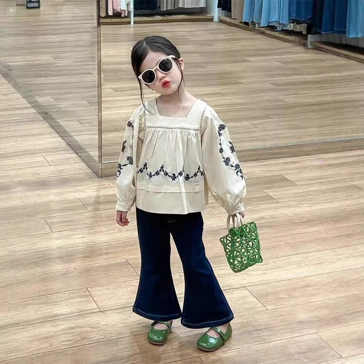 韩版森系女童套装2024秋新款女宝宝长袖刺绣方领娃娃衫牛仔喇叭裤