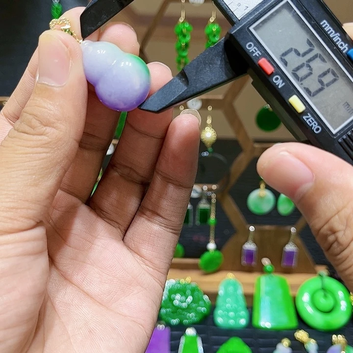 翡翠颈饰未镶嵌吊坠