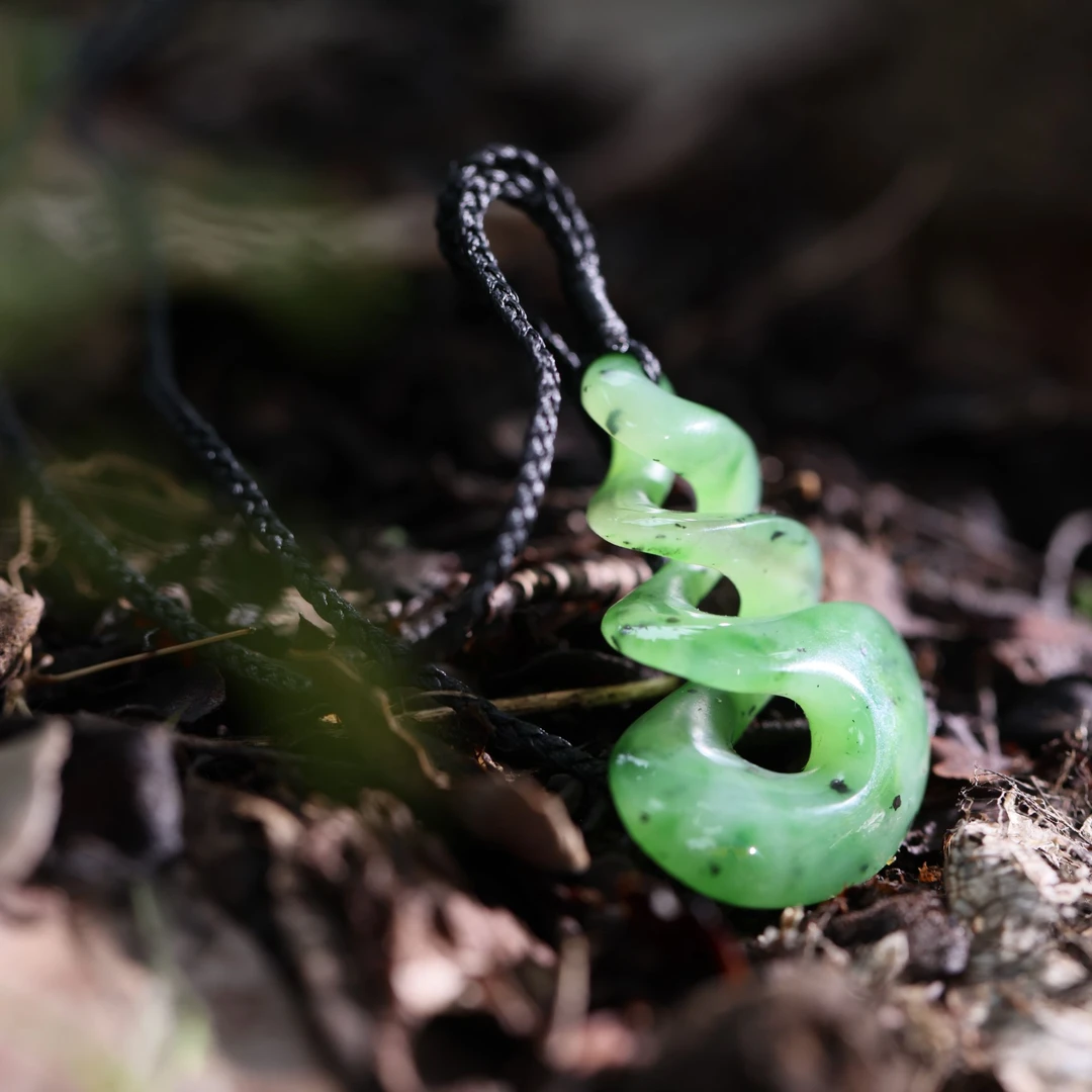 和田玉碧玉猕猴桃料-步步高升