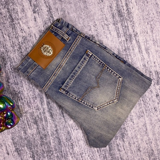 2024夏季简约潮流舒适牛仔裤男款百搭休闲弹力水洗浅蓝潮流牛仔裤