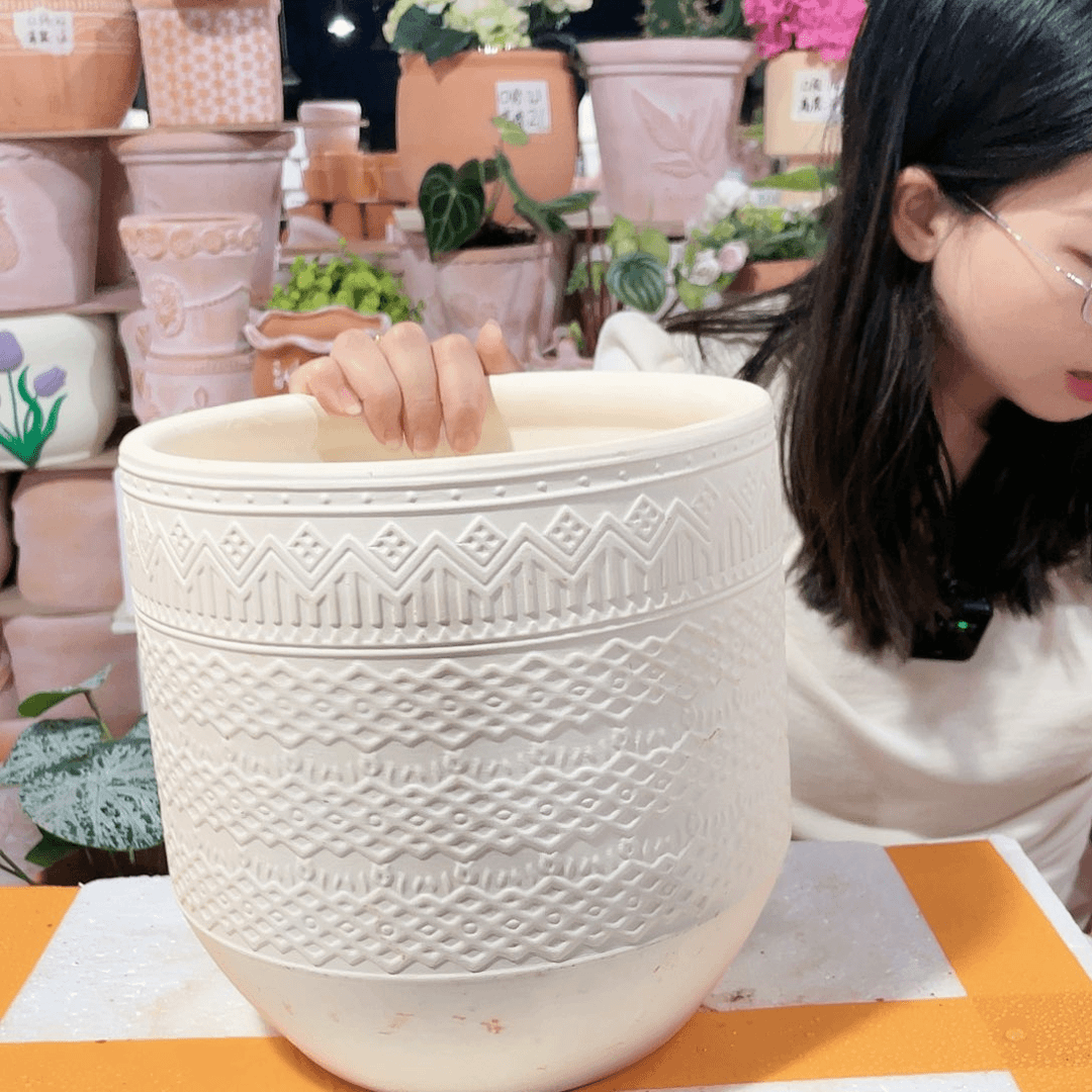 【闪购商品】红陶20CM以下119机雕白陶中号口21高21