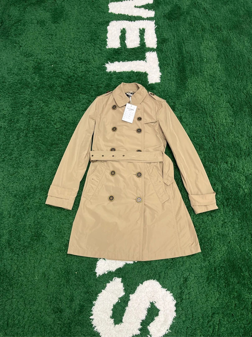 Burberry/巴宝莉浅色风衣外套 尺码：4/wt0145