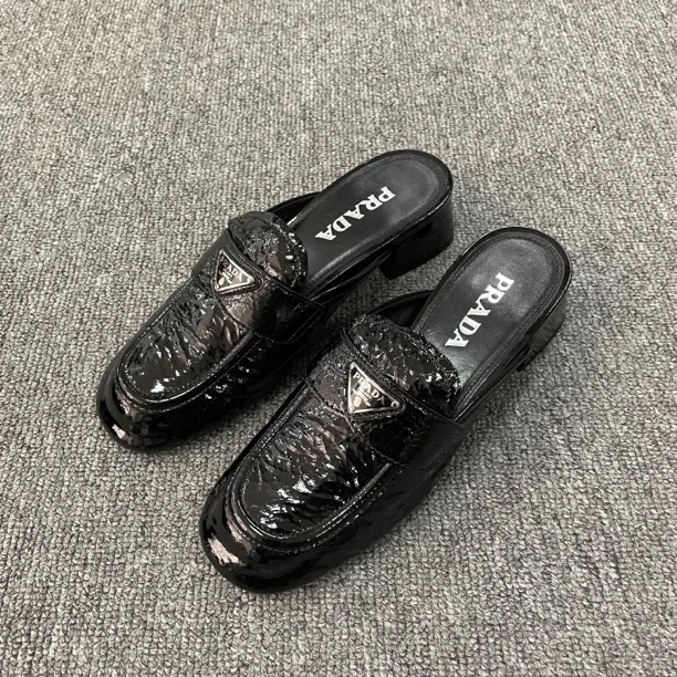 99新 Prada/普拉达  漆皮粗跟圆头时尚凉拖 37.5码/4261