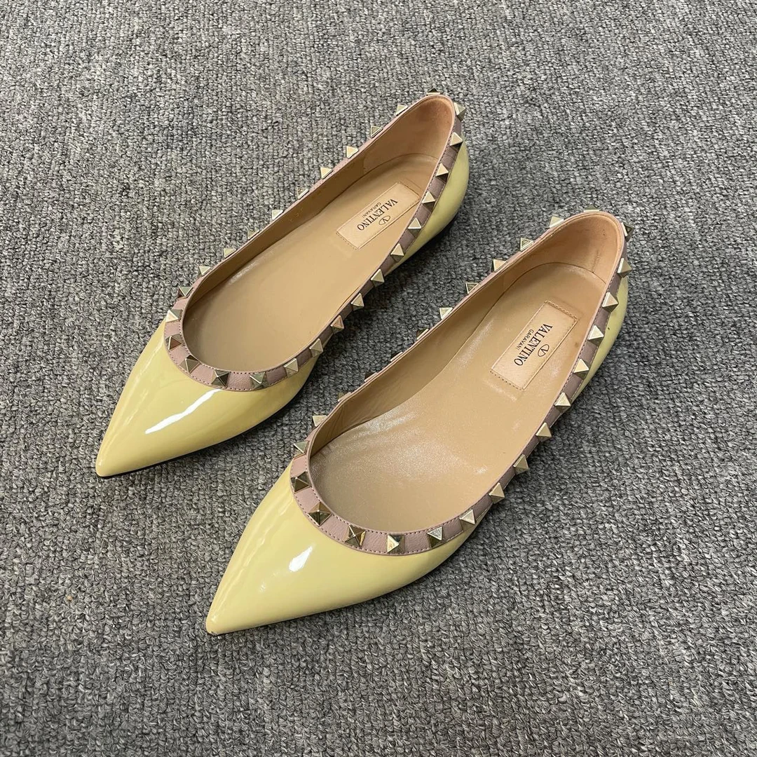 95新 Valentino/华伦天奴 Rockstud铆钉平底休闲单鞋 37码/7501