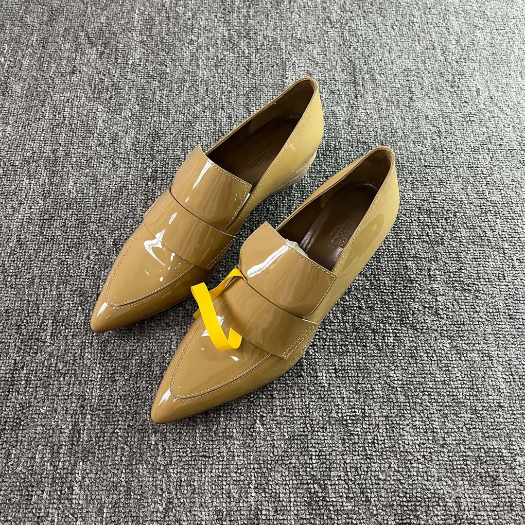 Hermes/爱马仕 漆皮尖头一脚蹬厚跟高跟鞋 尺码：38/1708