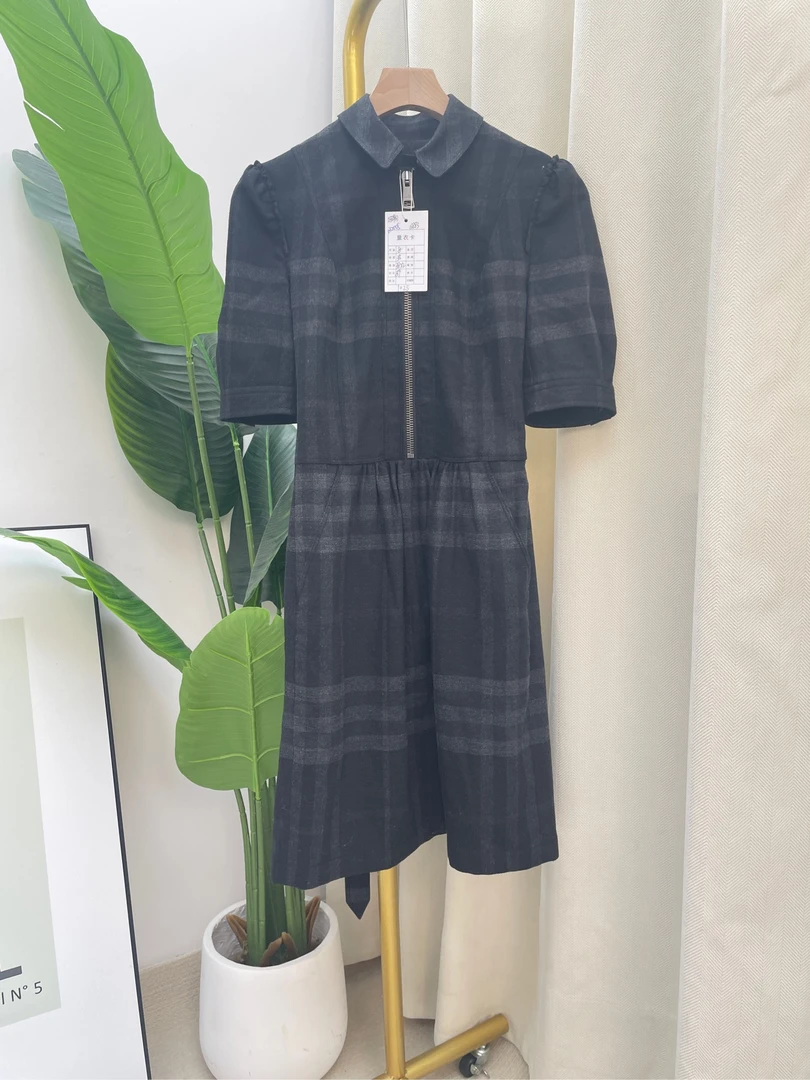 Burberry/巴宝莉半袖黑色连衣裙 尺码：8/1025